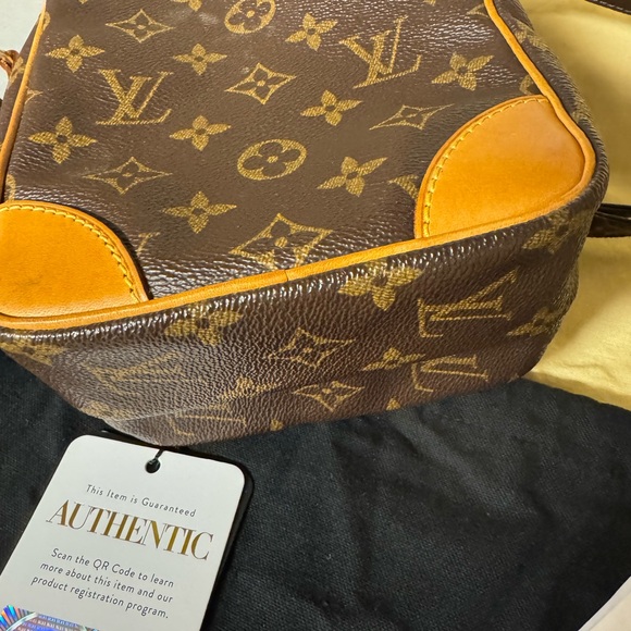 Louis Vuitton Brown Backpack with Iconic Monogram and Gold Hardware - Picture 7 of 8